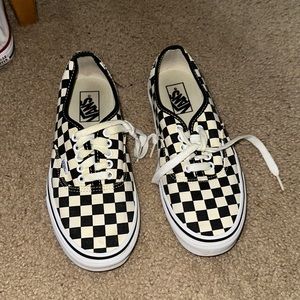Men’s 7.5/ women’s 9.5 vans